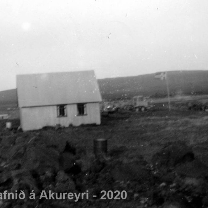 125. Tillaga: Þorsteinsskáli í Herðubreiðarlindum.
Þekkir þú… staðinn, fólkið, tilefnið eða tímann?  Sendu okkur póst minjasafnid@minjasafnid.is