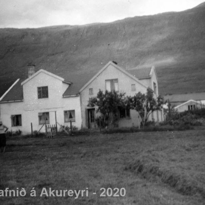 Þekkir þú… staðinn, fólkið, tilefnið eða tímann?  Sendu okkur póst minjasafnid@minjasafnid.is