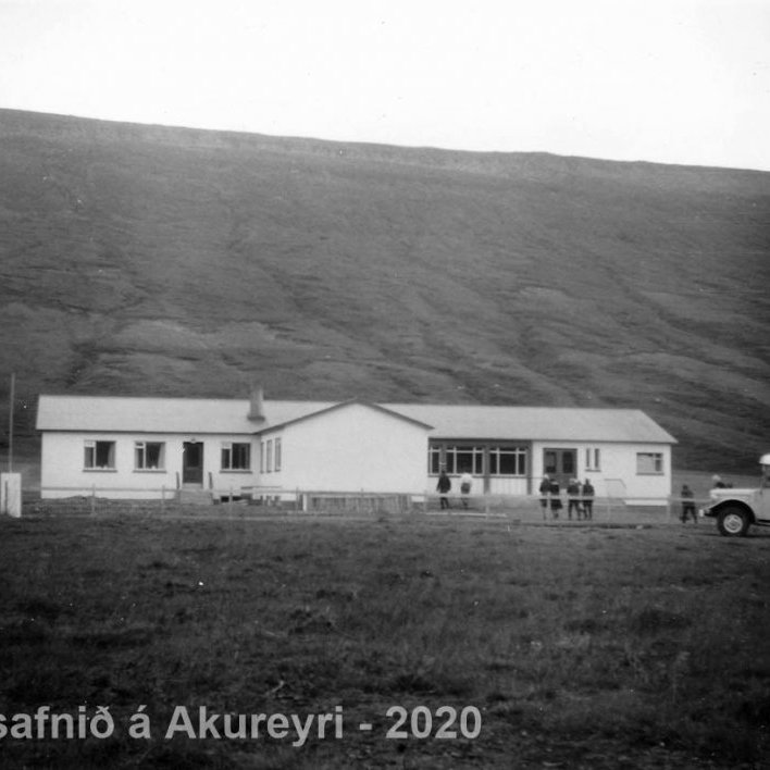 131. Kiðagil. Barnaskóli í Bárðardal Stóruvöllum. 
Þekkir þú… staðinn, fólkið, tilefnið eða tímann?  Sendu okkur póst minjasafnid@minjasafnid.is