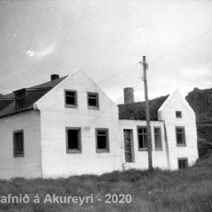 Hindisvík á Vatnsnesi. 
Þekkir þú… staðinn, fólkið, tilefnið eða tímann?  Sendu okkur póst minjasafnid@minjasafnid.is