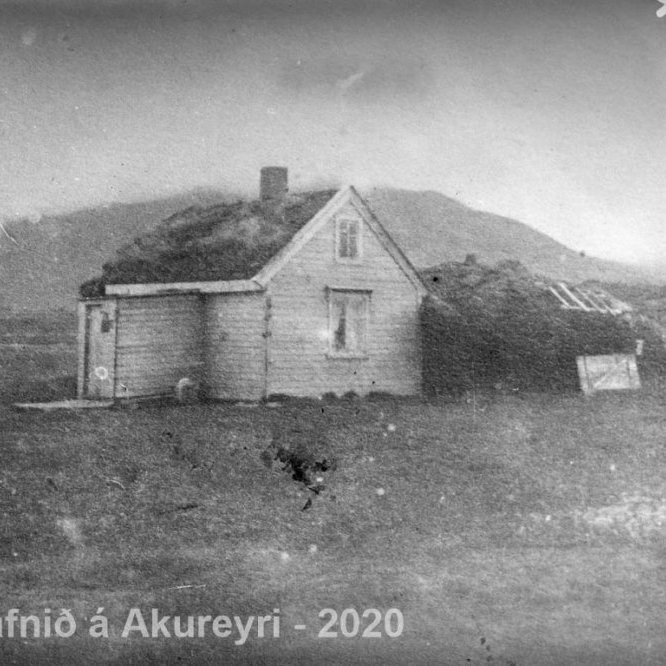 Þekkir þú… staðinn, fólkið, tilefnið eða tímann?  Sendu okkur póst minjasafnid@minjasafnid.is