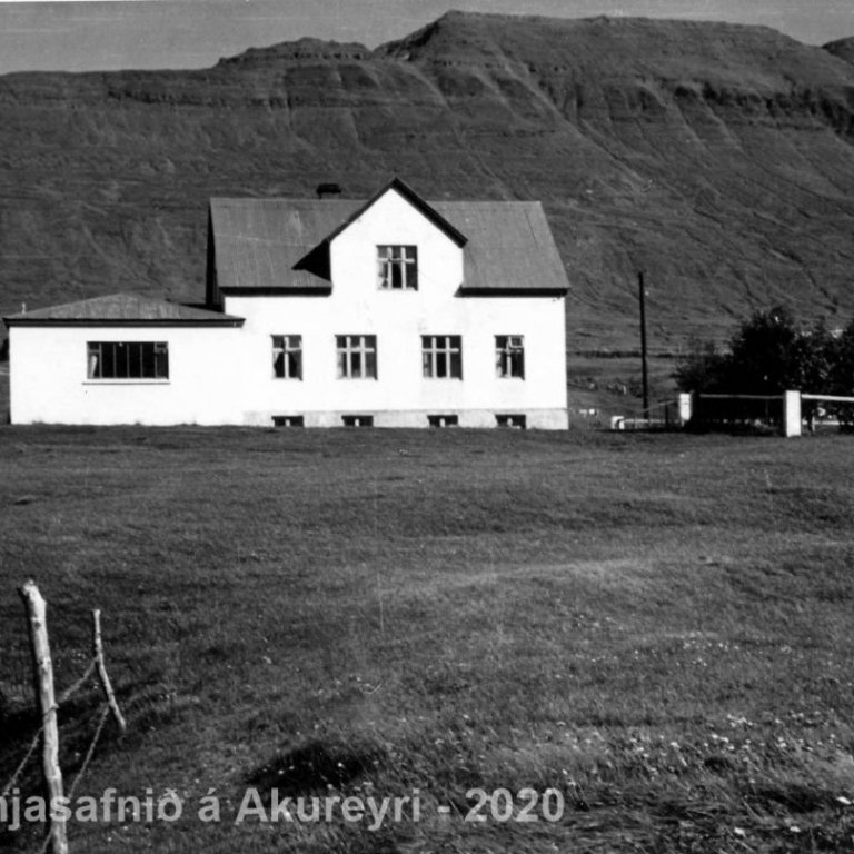 14. Prestsetrið Syðra Laugalandi Eyjafjarðarsveit? 
Þekkir þú… staðinn, fólkið, tilefnið eða tímann?  Sendu okkur póst minjasafnid@minjasafnid.is