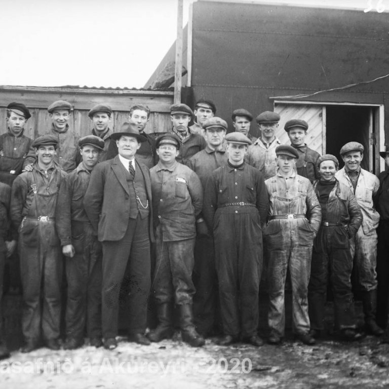 Þekkir þú… staðinn, fólkið, tilefnið eða tímann?  Sendu okkur póst minjasafnid@minjasafnid.is