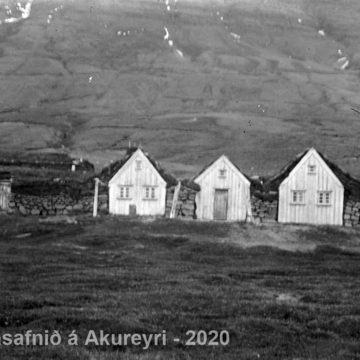 Þekkir þú… staðinn, fólkið, tilefnið eða tímann?  Sendu okkur póst minjasafnid@minjasafnid.is