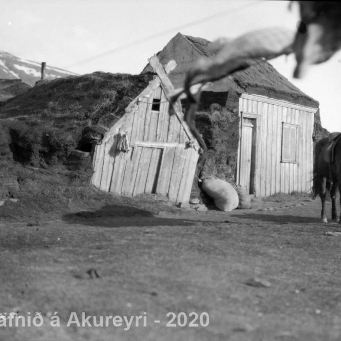 148. Bóla í Skagafirði.
Þekkir þú… staðinn, fólkið, tilefnið eða tímann?  Sendu okkur póst minjasafnid@minjasafnid.is