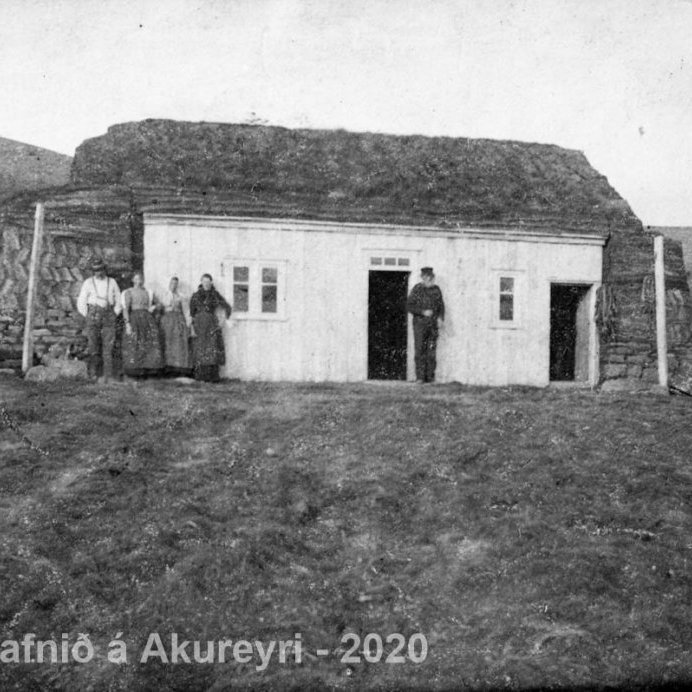 Þekkir þú… staðinn, fólkið, tilefnið eða tímann?  Sendu okkur póst minjasafnid@minjasafnid.is