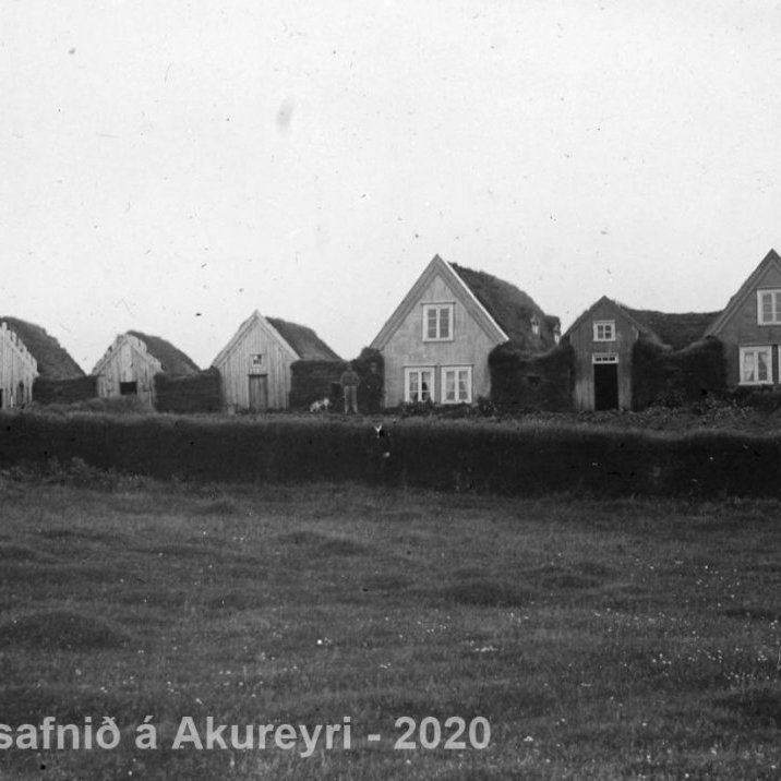 153. Tillaga: Bergþórshvoll.
Þekkir þú… staðinn, fólkið, tilefnið eða tímann?  Sendu okkur póst minjasafnid@minjasafnid.is