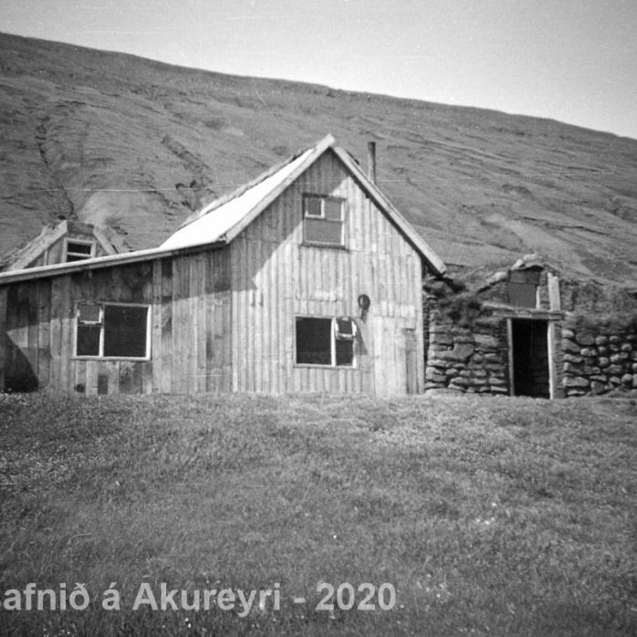 Þekkir þú… staðinn, fólkið, tilefnið eða tímann?  Sendu okkur póst minjasafnid@minjasafnid.is