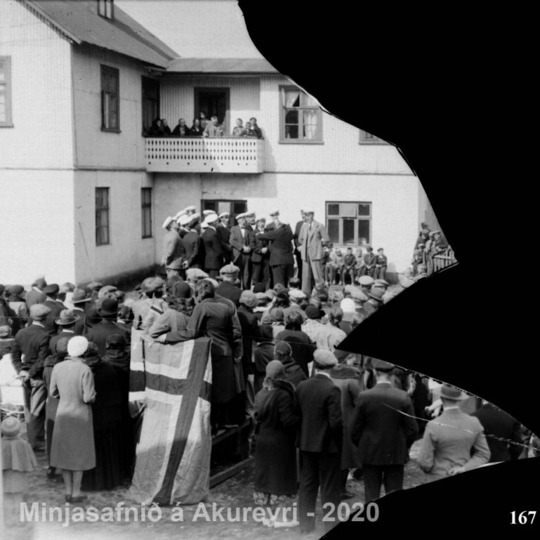 Þekkir þú… staðinn, fólkið, tilefnið eða tímann?  Sendu okkur póst minjasafnid@minjasafnid.is