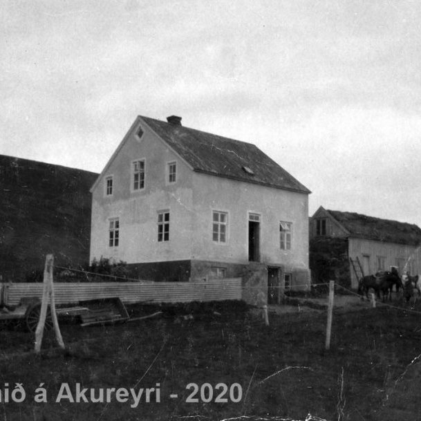 Þekkir þú… staðinn, fólkið, tilefnið eða tímann?  Sendu okkur póst minjasafnid@minjasafnid.is