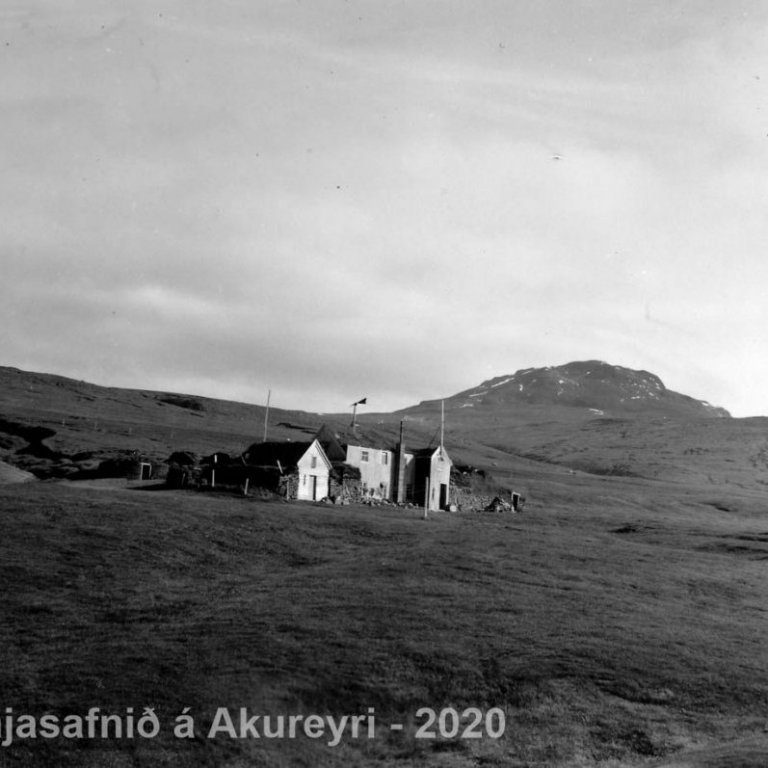 24. Brú á Jökuldal.
Þekkir þú… staðinn, fólkið, tilefnið eða tímann?  Sendu okkur póst minjasafnid@minjasafnid.is