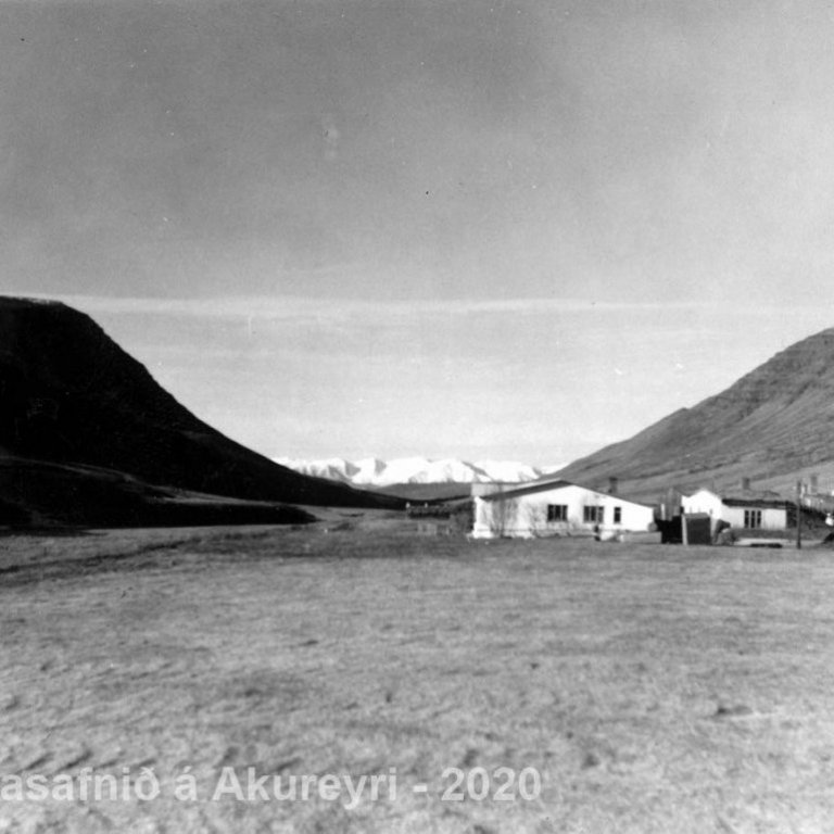 Þekkir þú… staðinn, fólkið, tilefnið eða tímann?  Sendu okkur póst minjasafnid@minjasafnid.is