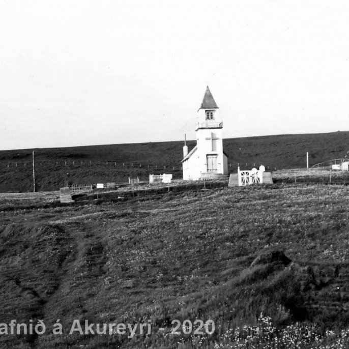 37. Miðgarðakirkja Grímsey
Þekkir þú… staðinn, fólkið, tilefnið eða tímann?  Sendu okkur póst minjasafnid@minjasafnid.is