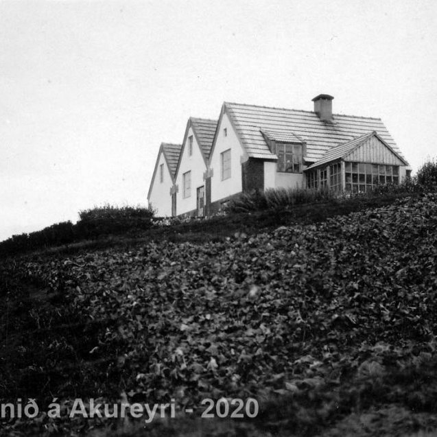 38. Knarrarberg Eyjafjarðarsveit?
Þekkir þú… staðinn, fólkið, tilefnið eða tímann?  Sendu okkur póst minjasafnid@minjasafnid.is