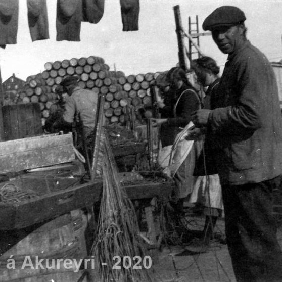 Þekkir þú… staðinn, fólkið, tilefnið eða tímann?  Sendu okkur póst minjasafnid@minjasafnid.is