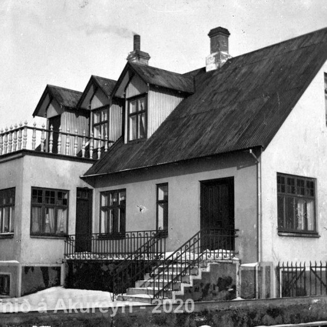 Þekkir þú… staðinn, fólkið, tilefnið eða tímann?  Sendu okkur póst minjasafnid@minjasafnid.is