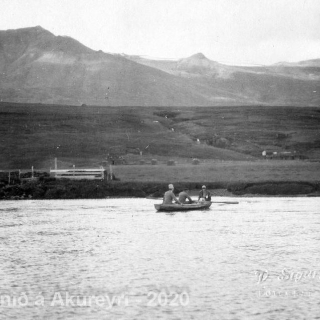 51. Eyjafjarðará. Fossarnir í Reykánni.
Þekkir þú… staðinn, fólkið, tilefnið eða tímann?  Sendu okkur póst minjasafnid@minjasafnid.is