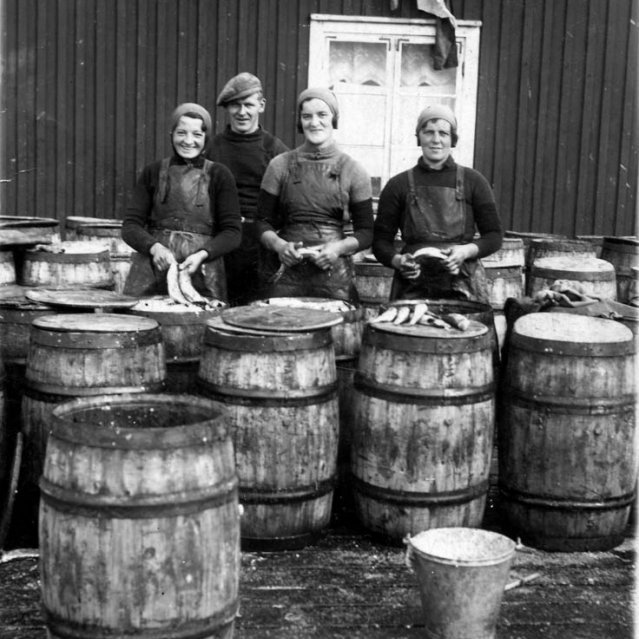 Þekkir þú… staðinn, fólkið, tilefnið eða tímann?  Sendu okkur póst minjasafnid@minjasafnid.is