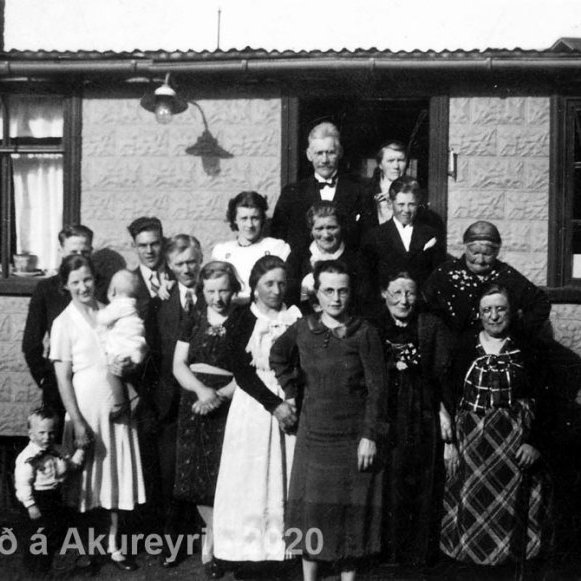 63. Sauðárkrókur?
Þekkir þú… staðinn, fólkið, tilefnið eða tímann?  Sendu okkur póst minjasafnid@minjasafnid.is