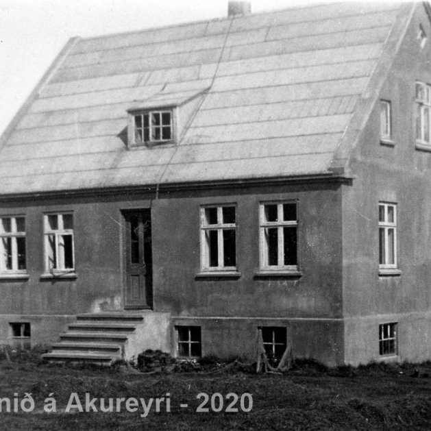 Þekkir þú… staðinn, fólkið, tilefnið eða tímann?  Sendu okkur póst minjasafnid@minjasafnid.is