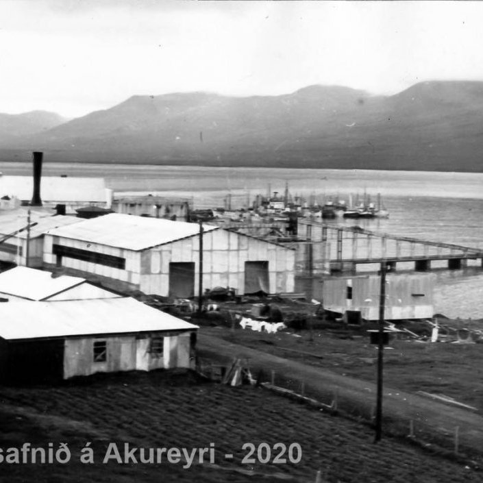 Þekkir þú… staðinn, fólkið, tilefnið eða tímann?  Sendu okkur póst minjasafnid@minjasafnid.is