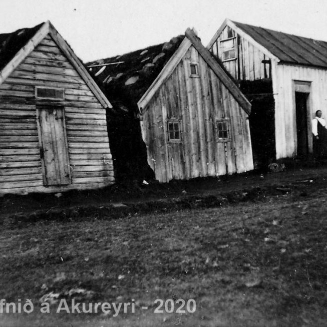 Þekkir þú… staðinn, fólkið, tilefnið eða tímann?  Sendu okkur póst minjasafnid@minjasafnid.is