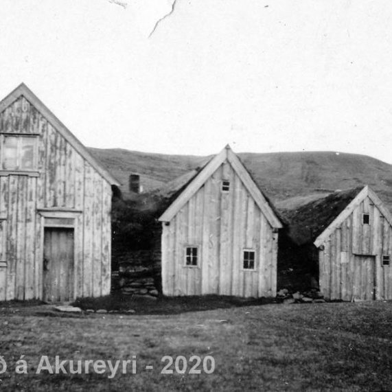 Þekkir þú… staðinn, fólkið, tilefnið eða tímann?  Sendu okkur póst minjasafnid@minjasafnid.is