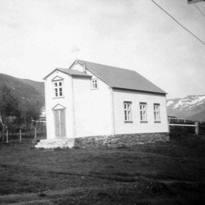 91. Urðarkirkja Svarfaðardal.
Þekkir þú… staðinn, fólkið, tilefnið eða tímann?  Sendu okkur póst minjasafnid@minjasafnid.is