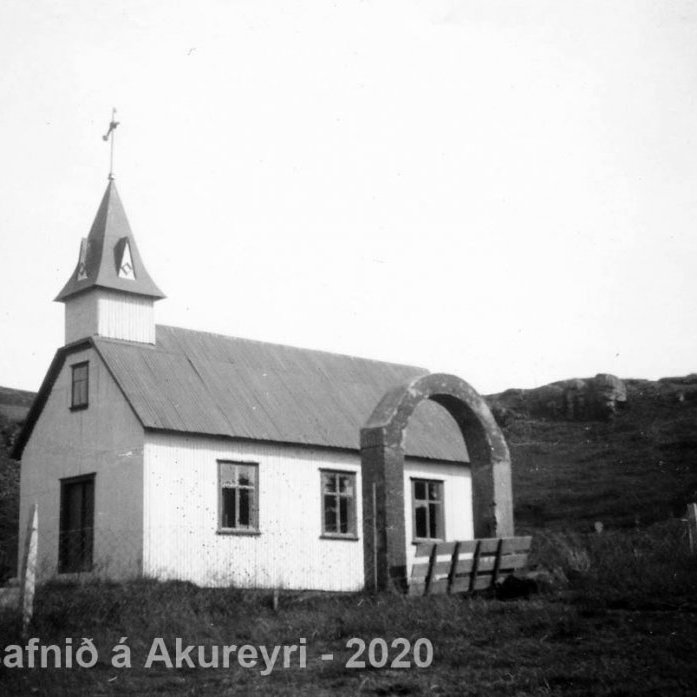 99. Skarðskirkja á Skarði í Dalasýslu.
Þekkir þú… staðinn, fólkið, tilefnið eða tímann?  Sendu okkur póst minjasafnid@minjasafnid.is
