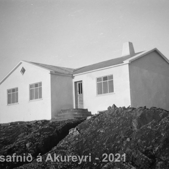 1.  Þekkir þú… staðinn, fólkið, tilefnið eða árið? Sendu okkur póst minjasafnid@minjasafnid.is