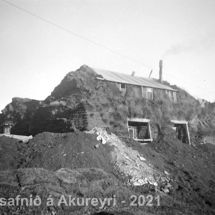 1. Þekkir þú… staðinn, fólkið, tilefnið eða árið? Sendu okkur póst minjasafnid@minjasafnid.is