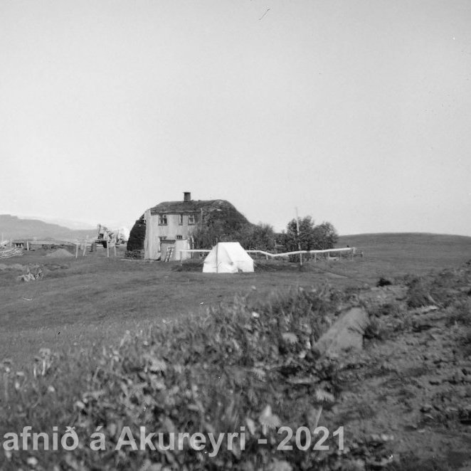 1. Þekkir þú… staðinn, fólkið, tilefnið eða árið? Sendu okkur póst minjasafnid@minjasafnid.is