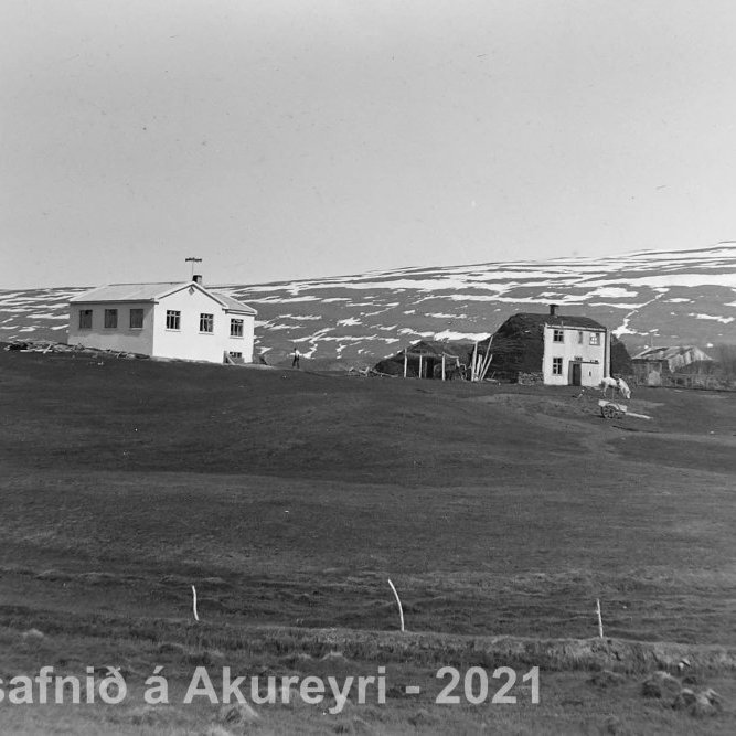 1. Þekkir þú… staðinn, fólkið, tilefnið eða árið? Sendu okkur póst minjasafnid@minjasafnid.is