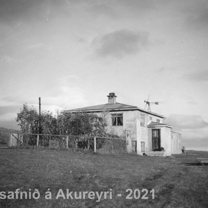 2. Myndin er tekin í Hróarstungu nálægt Kirkjubæ. Þekkir þú… staðinn, fólkið, tilefnið eða árið? Sendu okkur póst minjasafnid@minjasafnid.is