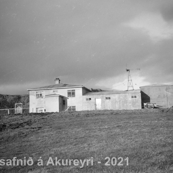 2. Myndin er tekin í Hróarstungu nálægt Kirkjubæ. Þekkir þú… staðinn, fólkið, tilefnið eða árið? Sendu okkur póst minjasafnid@minjasafnid.is