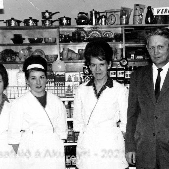 Þekkir þú… staðinn, fólkið, tilefnið eða árið? Sendu okkur póst minjasafnid@minjasafnid.is