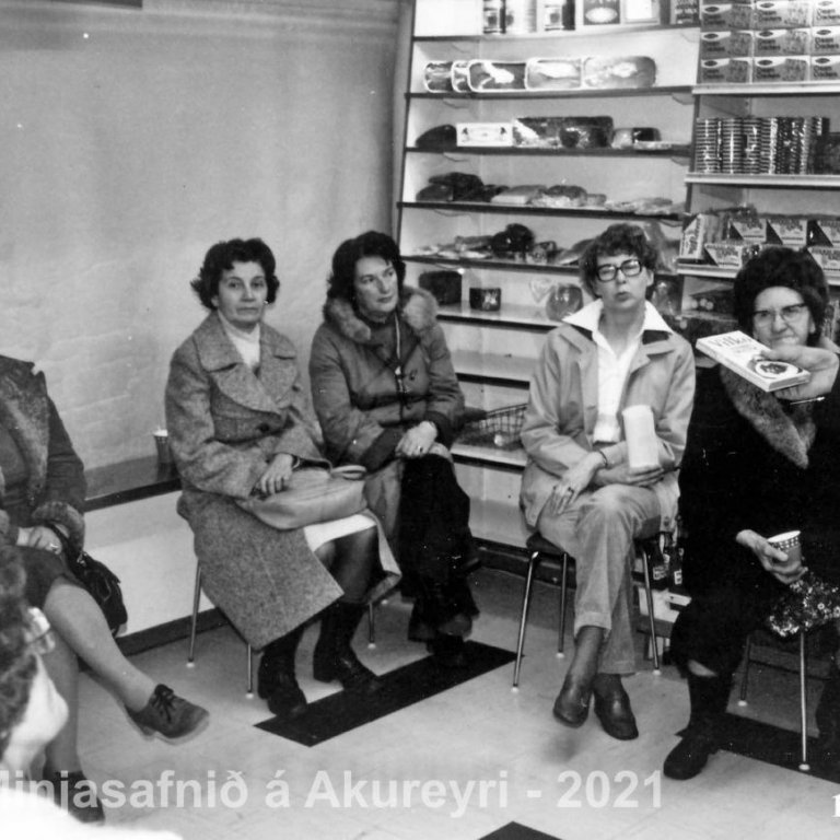 Þekkir þú… staðinn, fólkið, tilefnið eða árið? Sendu okkur póst minjasafnid@minjasafnid.is