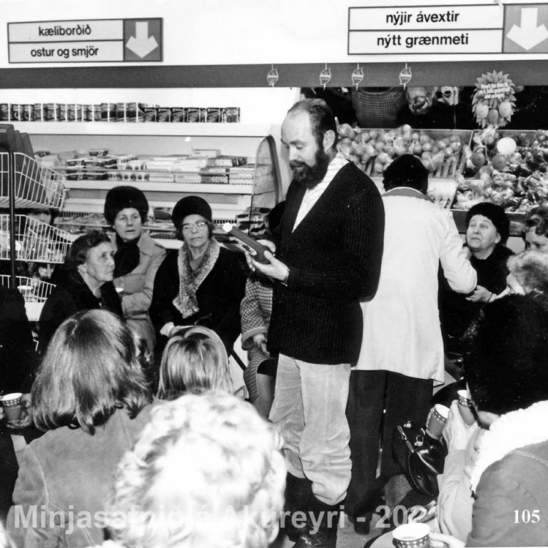 Þekkir þú… staðinn, fólkið, tilefnið eða árið? Sendu okkur póst minjasafnid@minjasafnid.is