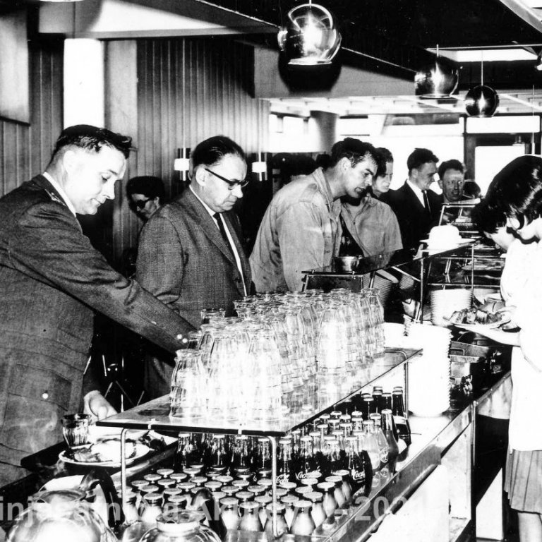 Þekkir þú… staðinn, fólkið, tilefnið eða árið? Sendu okkur póst minjasafnid@minjasafnid.is