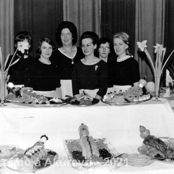 Þekkir þú… staðinn, fólkið, tilefnið eða árið? Sendu okkur póst minjasafnid@minjasafnid.is