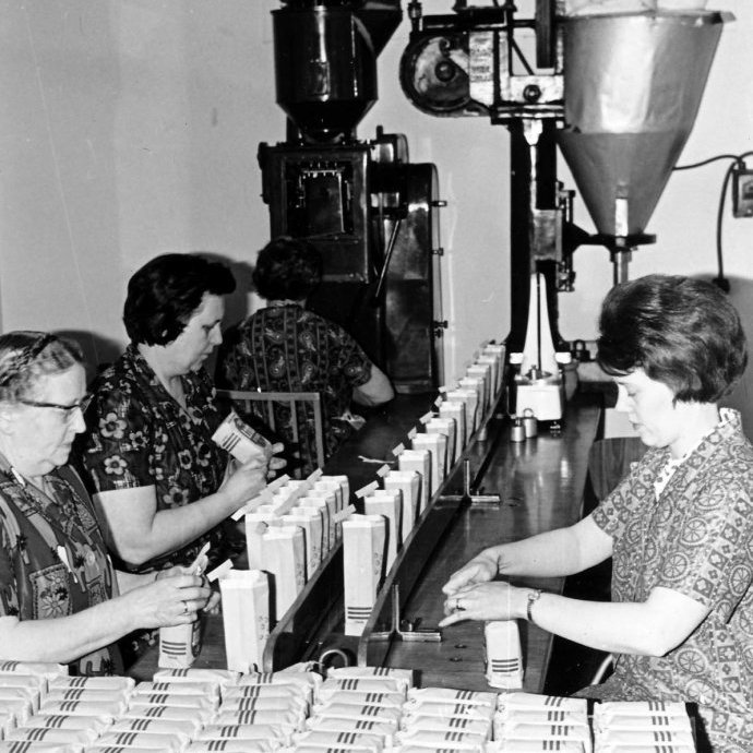 114. Til hægri Halldóra Kristinsdóttir.
Þekkir þú… staðinn, fólkið, tilefnið eða árið? Sendu okkur póst minjasafnid@minjasafnid.is