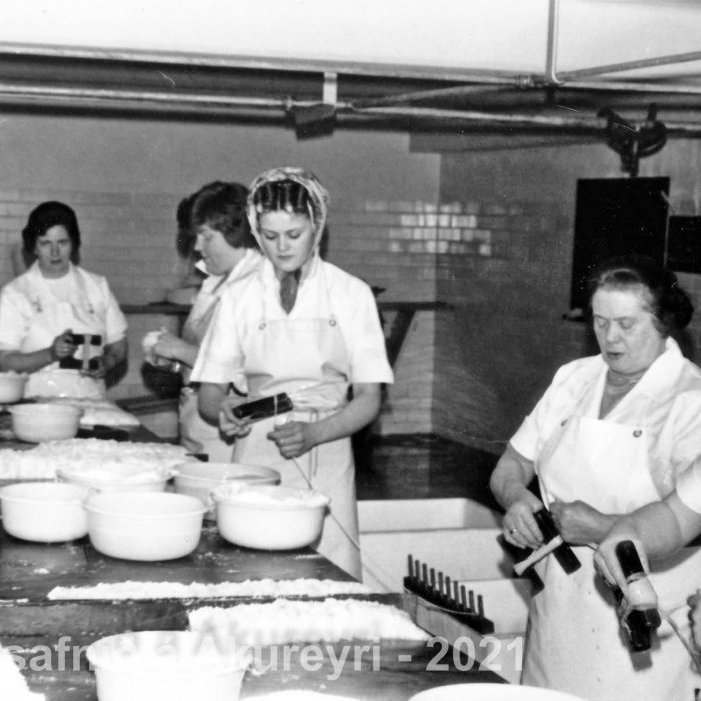 122. Þekkir þú… staðinn, fólkið, tilefnið eða árið? Sendu okkur póst minjasafnid@minjasafnid.is