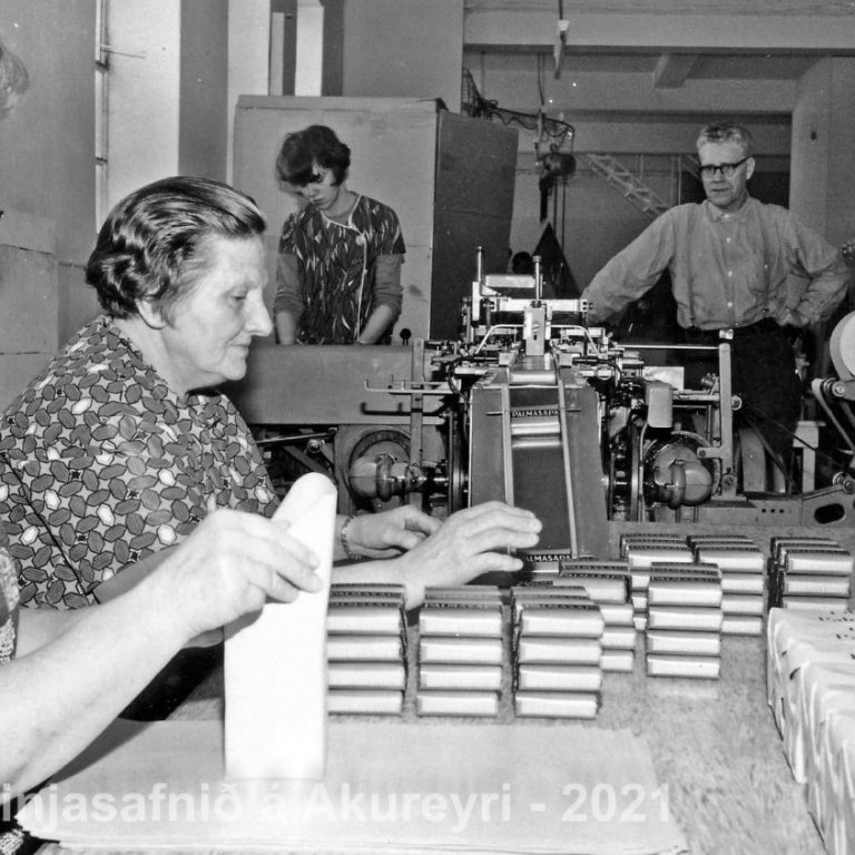 123. Þekkir þú… staðinn, fólkið, tilefnið eða árið? Sendu okkur póst minjasafnid@minjasafnid.is