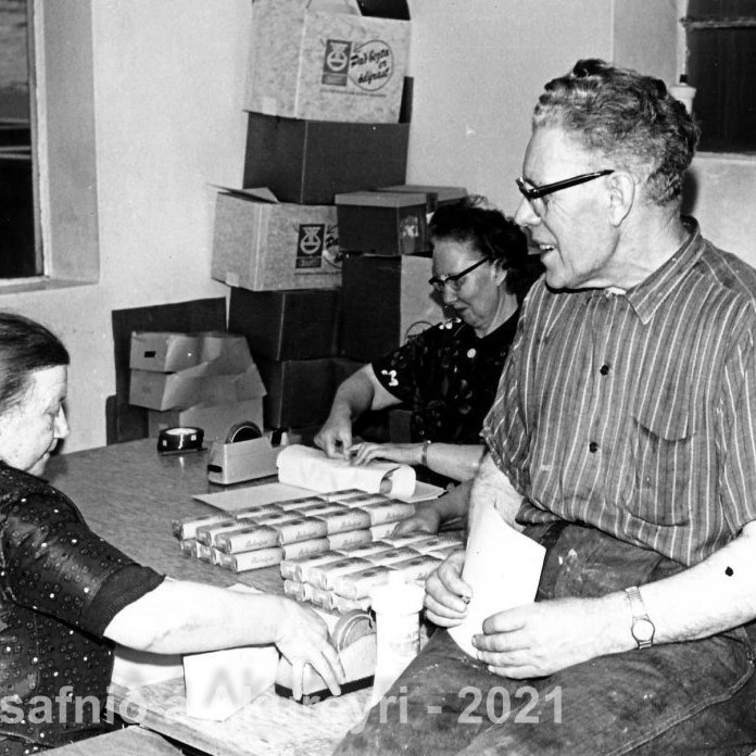 124. Þekkir þú… staðinn, fólkið, tilefnið eða árið? Sendu okkur póst minjasafnid@minjasafnid.is