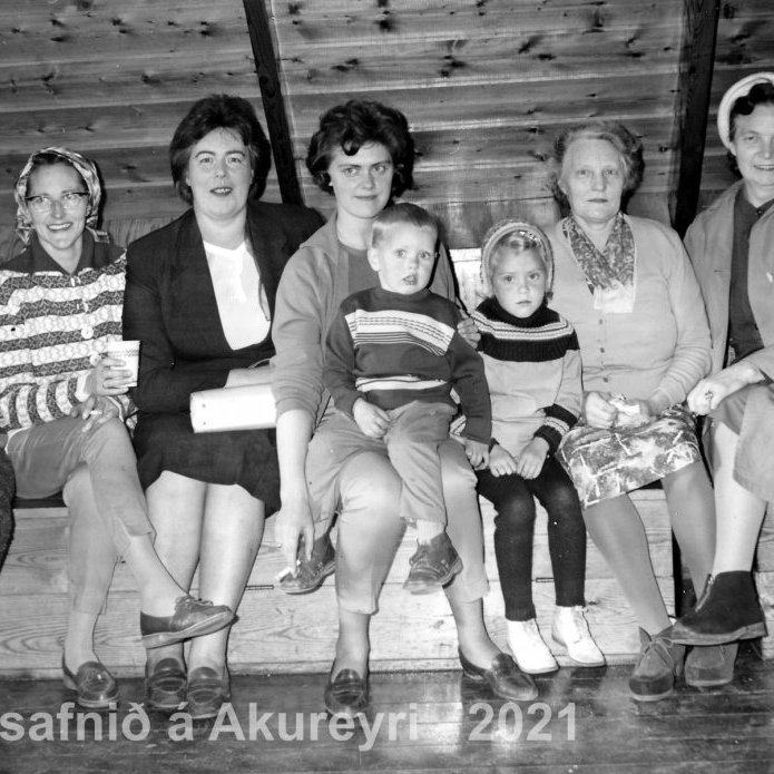 131. Þekkir þú… staðinn, fólkið, tilefnið eða árið? Sendu okkur póst minjasafnid@minjasafnid.is