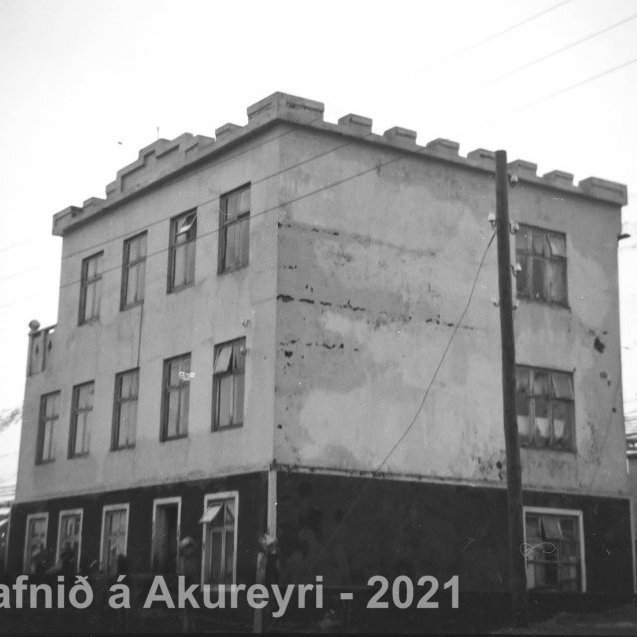 21. Ísafjörður?
Þekkir þú… staðinn, fólkið, tilefnið eða árið? Sendu okkur póst minjasafnid@minjasafnid.is