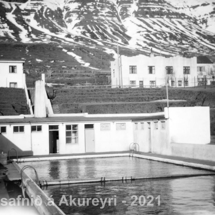 38. Sundlaugin Neskaupstað.
Þekkir þú… staðinn, fólkið, tilefnið eða árið? Sendu okkur póst minjasafnid@minjasafnid.is