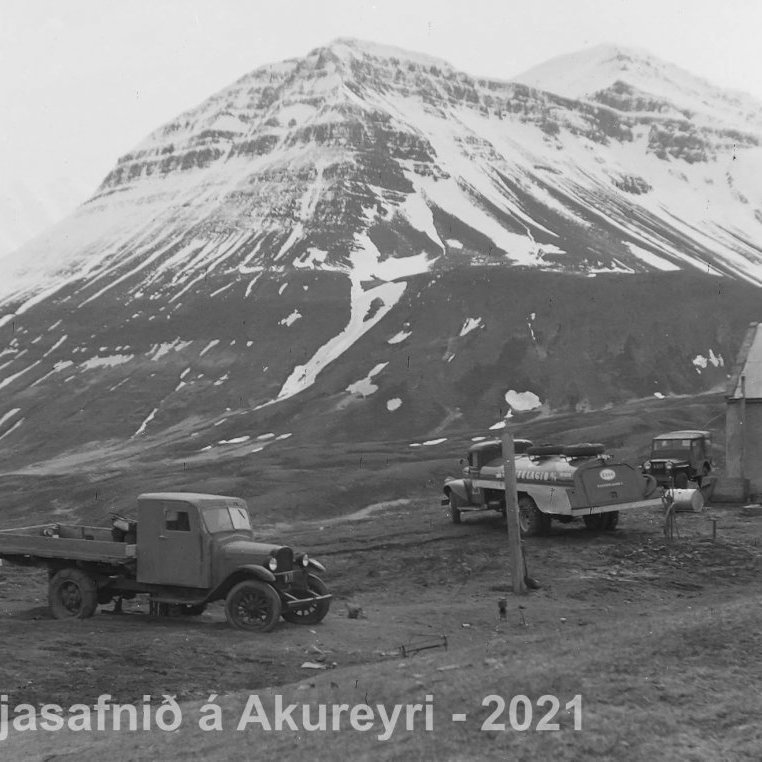 49. Þorsteinsstaðir. Skeiðsfjall?
Þekkir þú… staðinn, fólkið, tilefnið eða árið? Sendu okkur póst minjasafnid@minjasafnid.is