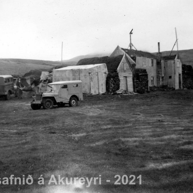 59. Kollsvík
Þekkir þú… staðinn, fólkið, tilefnið eða árið? Sendu okkur póst minjasafnid@minjasafnid.is