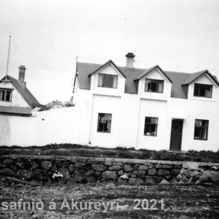 64. Húsabær í Hvallátrum.
Þekkir þú… staðinn, fólkið, tilefnið eða árið? Sendu okkur póst minjasafnid@minjasafnid.is